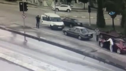 İstanbul ve Kocaeli'de 6 Evi Soyan Hırsız Trafikte Böyle Yakalandı