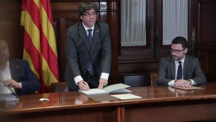 Le gouvernement catalan déclenche le choc frontal avec Madrid