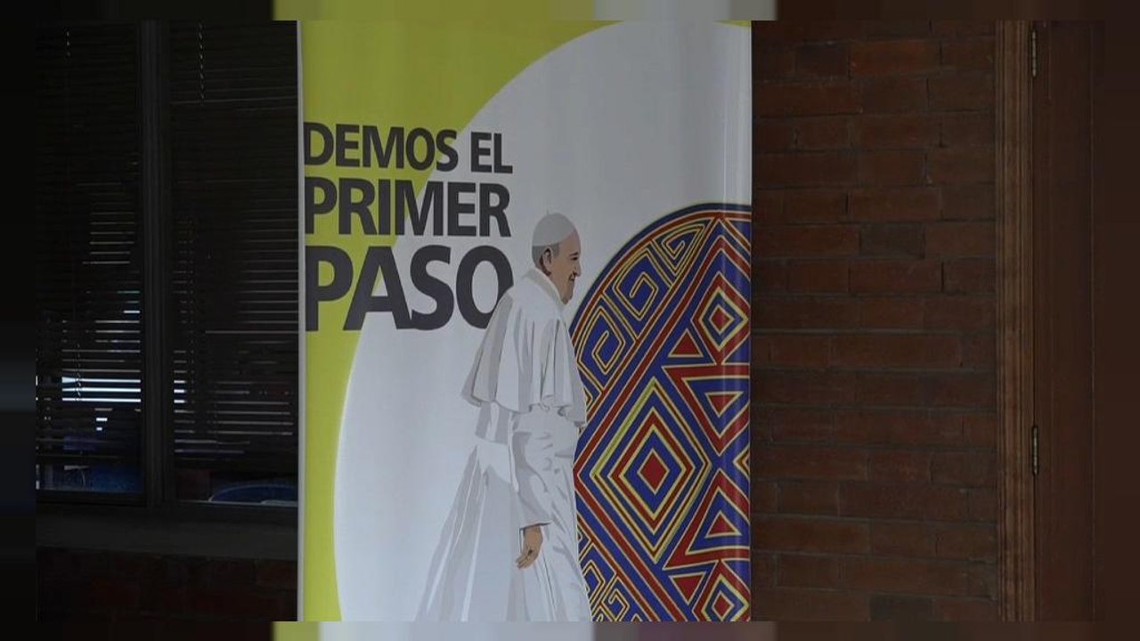 Pope Francis treads political minefield on Colombian visit