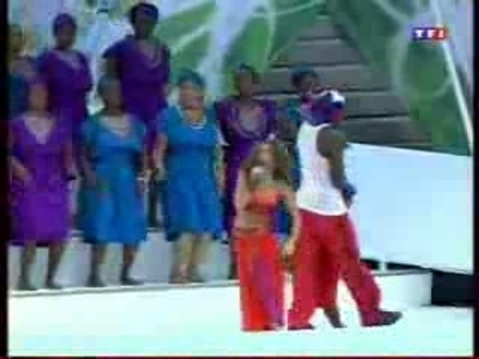 Shakira ft Wyclef Jean - Hips don't lie - live