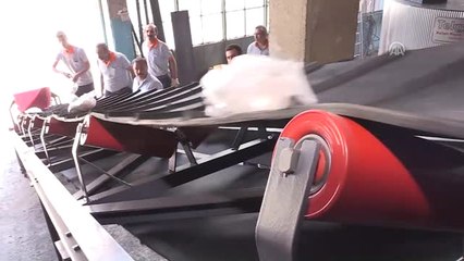 Poşetiyle Çöpe Atılan Ekmekleri Hayvan Yemi Yapıyor - Ankara