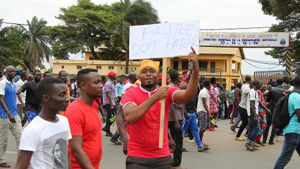 Marée humaine dans les rues de Lomé