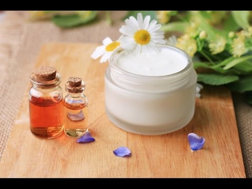 طريقة لتفتيح المنطقة الحساسة ( البيكيني) بمواد...