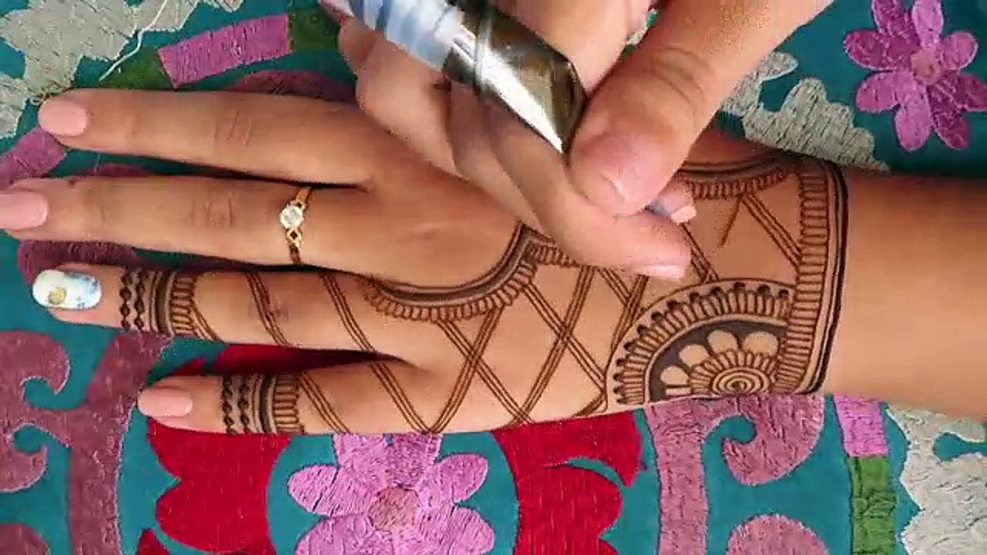 Step By Step Simple Beautiful Mehndi Design For Full Hand Henna