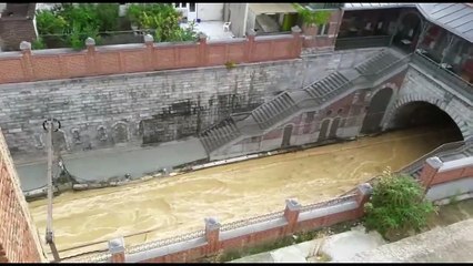 Une fuite d'eau provoque un trou de 36 mètres carrés chaussée de Louvain