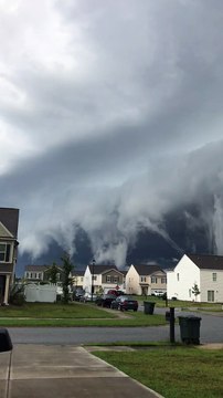 Des nuages en forme de tsunami