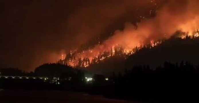 Timelapse Captures Eagle Creek Fire From North Bonneville, Washington