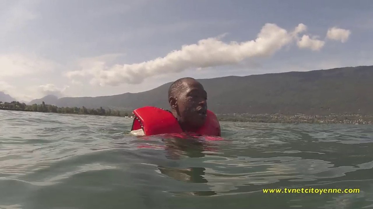 Emmaüs et les collectifs de soutien aux migrants appellent au respect de l'article 13 de la DdDH