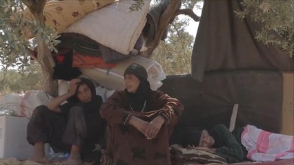 وصول عائلات فارة من ريف حماة إلى ريف إدلب