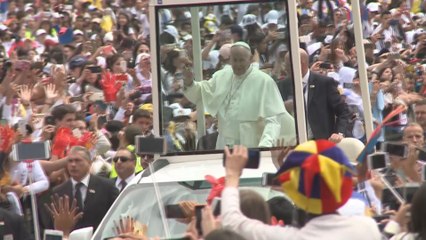 Papa Francisco emocionó a los jóvenes reunidos en la Plaza de Bolívar en Bogotá