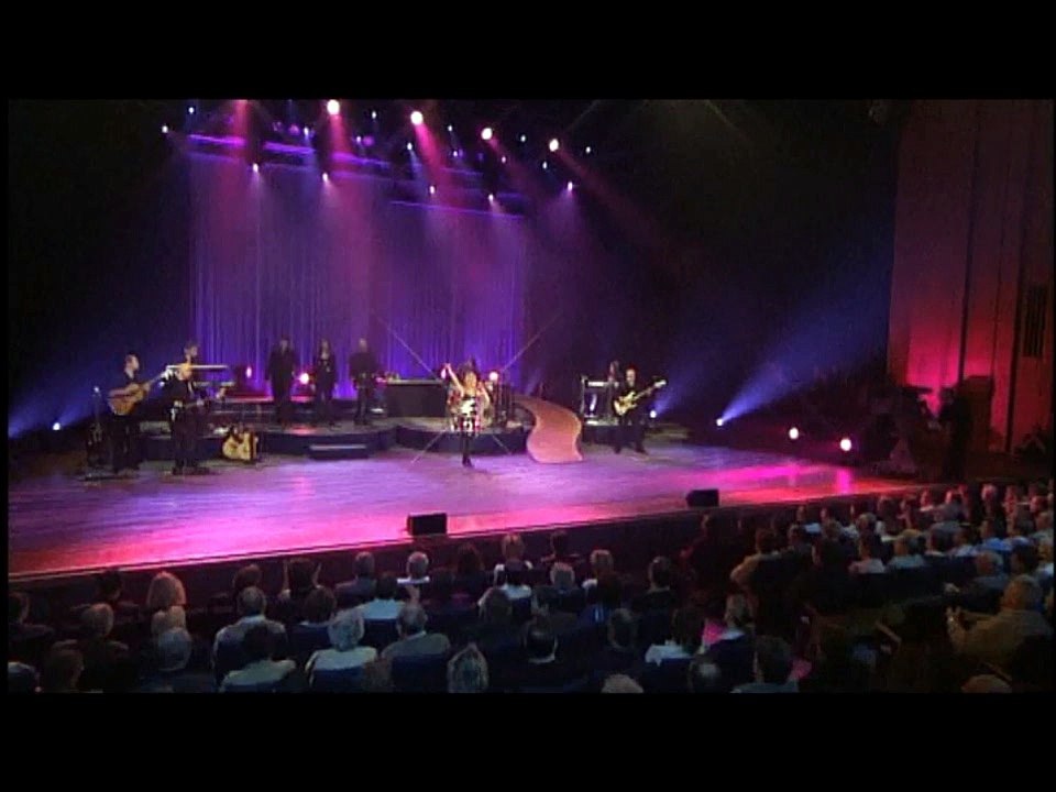 HELENE FISCHER LIVE: HINTER DEN TRÄNEN / POWER OF LOVE / AM ENDE SIND WIR STARK GENUG