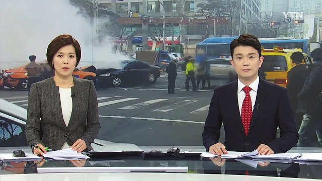 [단독] 퇴근길 도심 한복판 공포의 질주, 아찔한 사고 순간 / YTN (Yes! Top News)