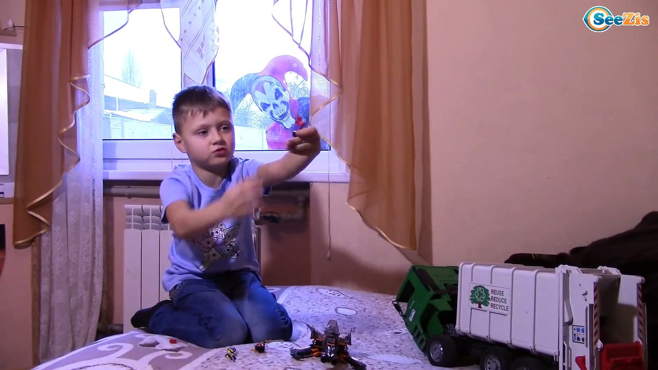 СТРАШНЫЙ КЛОУН НАПАЛ На Игорька Ярослава Спасает Друга Видео для детей Scary Killer Clown Tiki Taki