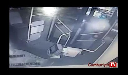 Otobüs şoförlerinin kabusu oldu! Kameraya böyle yakalandı