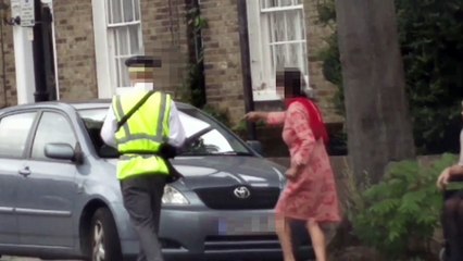 Ce policier veut mettre une amende à une handicapée mais le karma va le rattraper