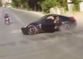 Kapısı Açık Otomobille Drift Kamerada