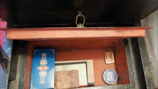 Woman Finds Something Shocking In The Safe She Inherited From Her Great Aunt