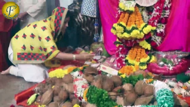 Tv Actress Sakshi Tanwar ने लिया Andheri Cha Raja का आशीर्वाद |