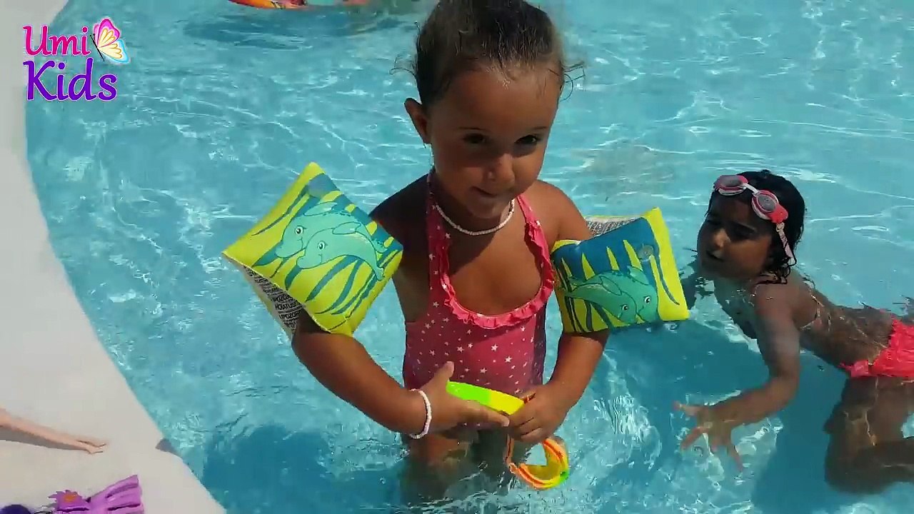 Mira ve Zeynep Havuzda Nefes Tutma Challenge | Vlog | UmiKids