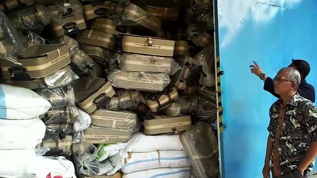Penemuan Gedung Bekas Pabrik Jadi Gudang Koper First Travel
