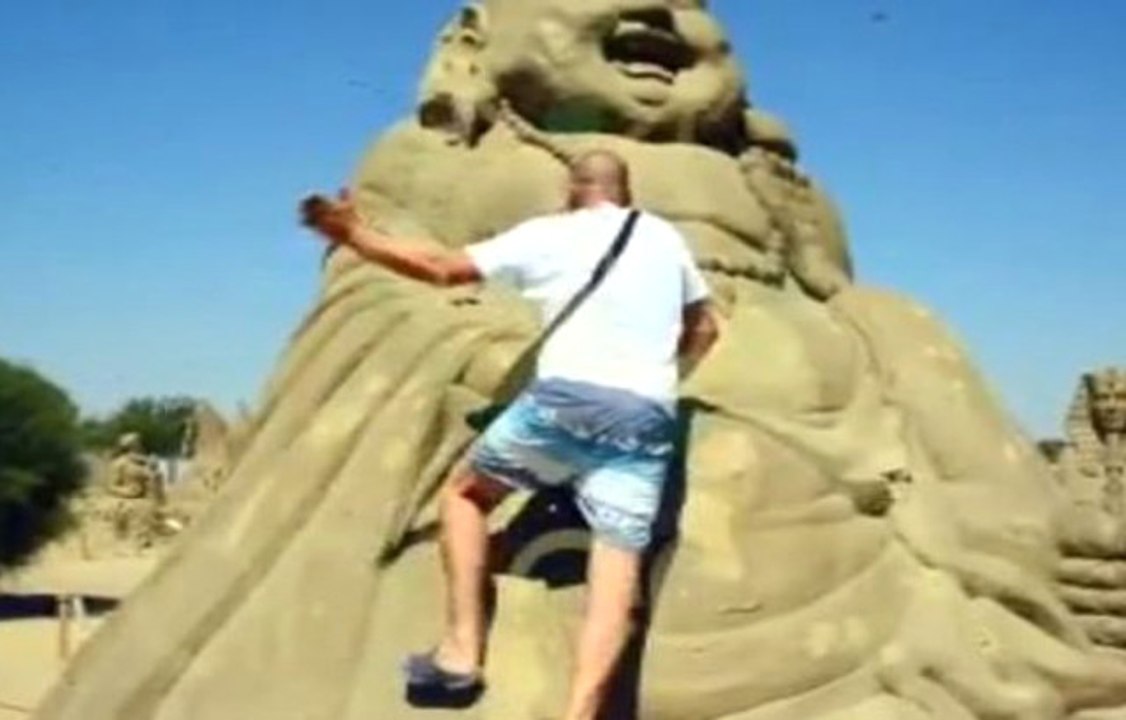 Antalya'da Buda Heykeline İlginç Saldırı