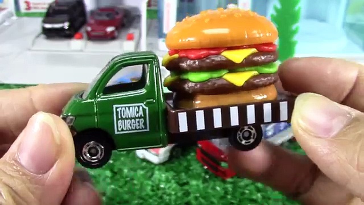 mainan mobil tomica