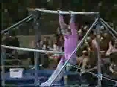 Paulette Huntinova aux barres asymétriques