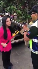 INSIDEN STEERING LOCK: WANITA MENGAMUK TAYAR KERETA DIKUNCI