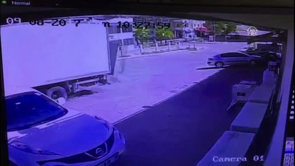 Kendiliğinden Hareket Eden Kamyondan Atlayarak Kurtuldu - Adana