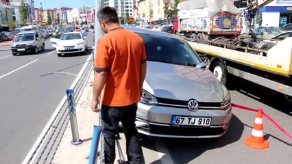 Tırın Çarptığı Otomobil Refüje Çıktı: 1 Yaralı