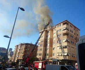 Ataşehir'de 7 Katlı Binanın Çatısı Alev Alev Yandı