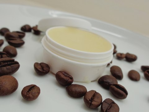 lip balm magic - homemade lip balm - how to make lip balm for soft lips