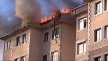 Ataşehir'de 7 Katlı Bir Binanın Çatısı Alev Alev Yandı