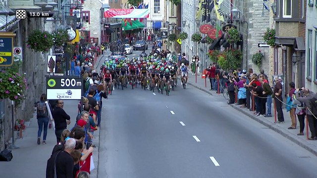 GPCQM 2017 - Québec - Le peloton attaque aux abords du dernier tour.