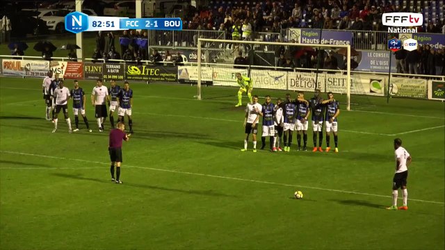 Coup franc qui passe au dessus du cadre