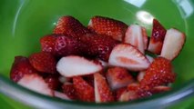 Easy Microwave Recipes: Strawberry Sauce 電子レンジで いちごソース