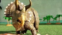 Bataille dinosaure bats toi jurassique enfants jouets contre Acrocanthosaurus carnotaurus t rex dino