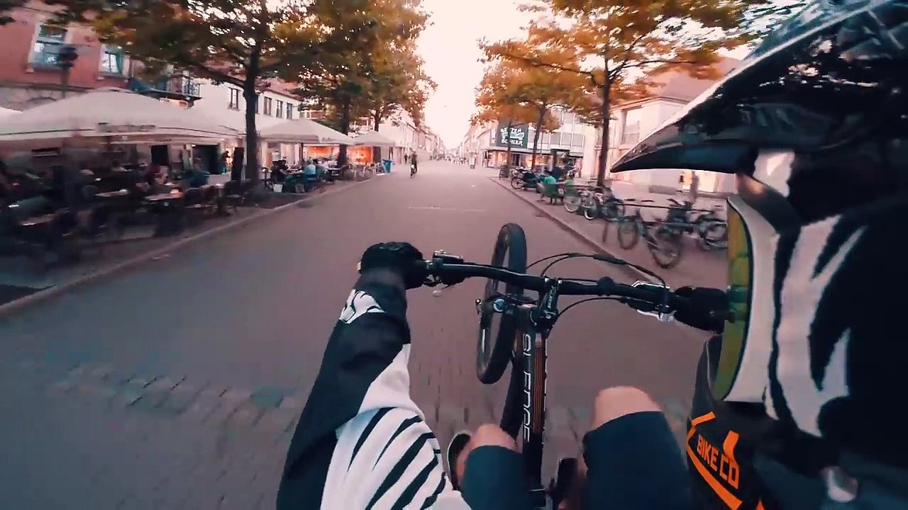 Pure Wheelieskills and CRAZY reactions! // FFRaw #1 // fullfaceriders