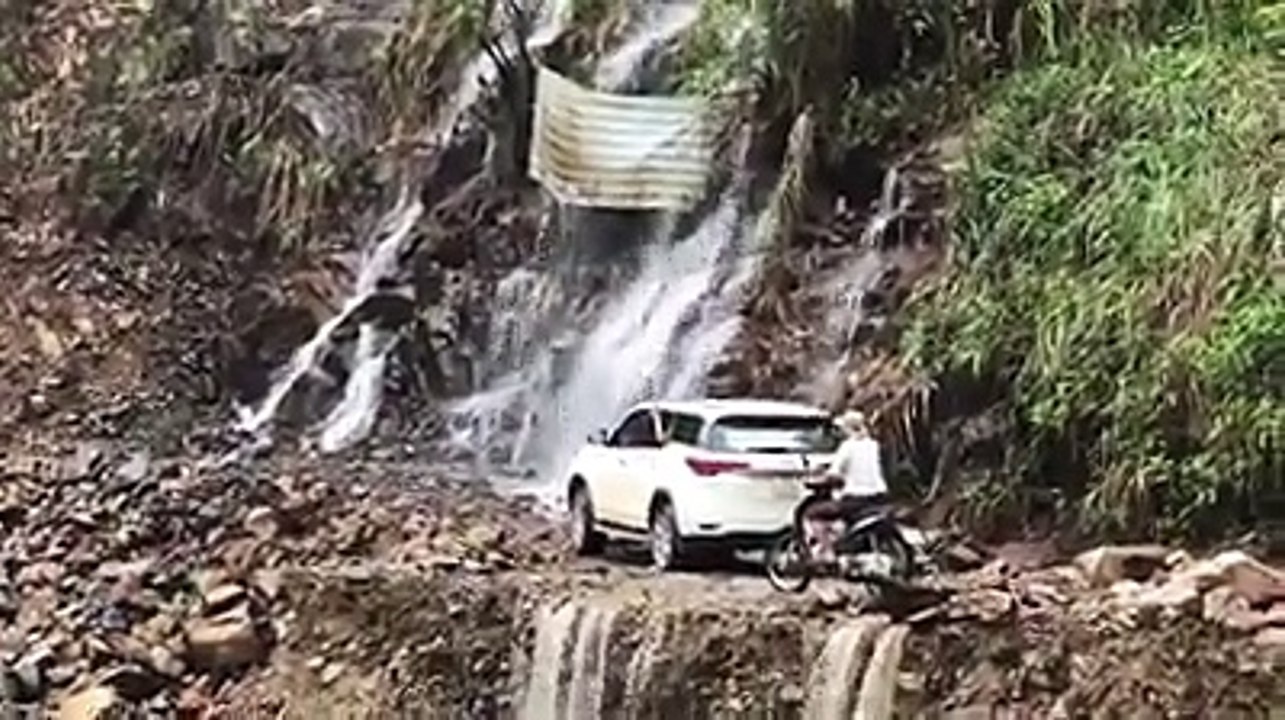 Offroad scene of Honda CRV
