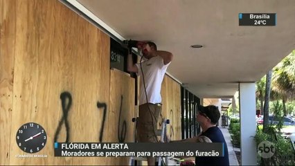 Moradores da Flórida se preparam para passagem do Irma