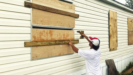Habitantes da Florida fogem ao furacão