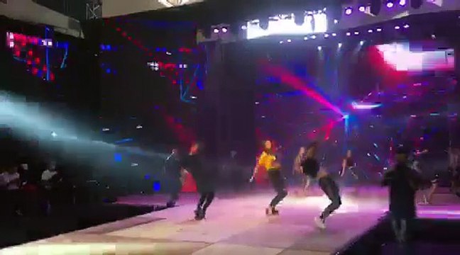 Hồ Ngọc Hà nhảy cực sung tại tổng duyệt Vietnam's Next Top Model