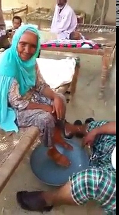 माँ बेटे का ऐसा प्यार कहीं नहीं देखा होगा - most emotional mother son video | try not to cry
