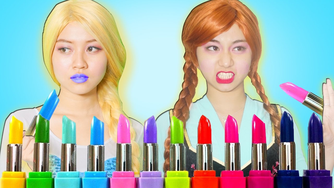 Déficit à la frappe Elsa & Anna LIPSTICK! w- Spiderman Batman Superman Love Maleficent! Superhero Fun