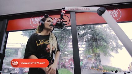 KZ Tandingan performs  Labo  LIVE on Wish 107.5 Bus