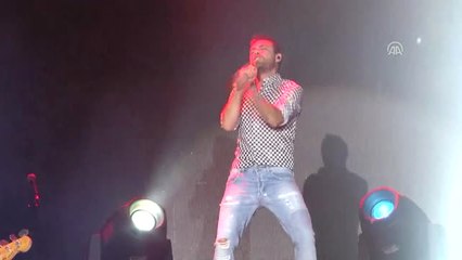 Murat Dalkılıç ve Hande Yener Manisa'da Konser Verdi