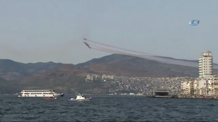 Türk Yıldızları İzmir'de Nefes Kesti