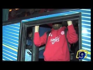 I festeggiamenti dei tifosi al ritorno della squadra da Foggia