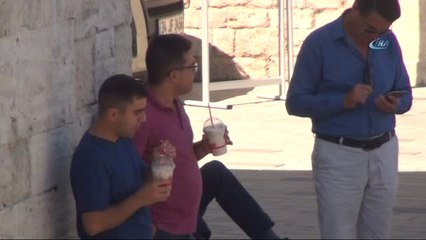 Taksim'de Vatandaşların Sıcakla İmtihanı