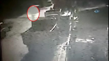 Cani Afganlı, Suriyeli Çocuğu El Arabasıyla Böyle Götürdü